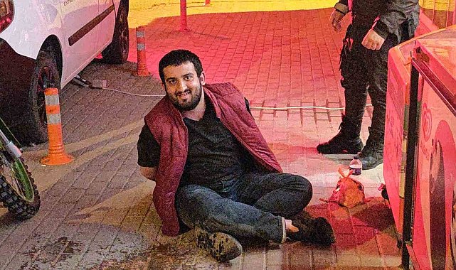 Bakkalı kundaklamaya çalıştı, polisler yakaladı