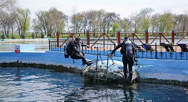 Balık adamlar kampa girdi