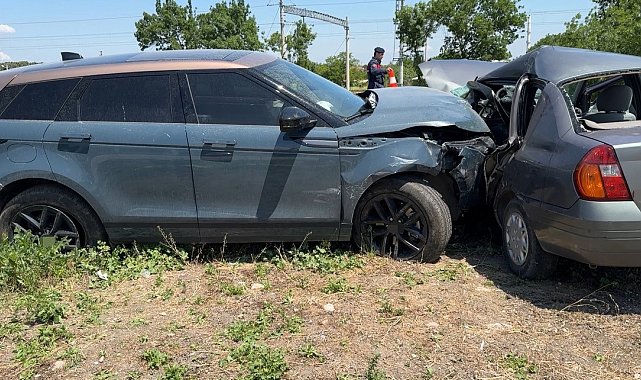 Balıkesir'de cip ile otomobil çarpıştı: 1 ölü, 2 yaralı