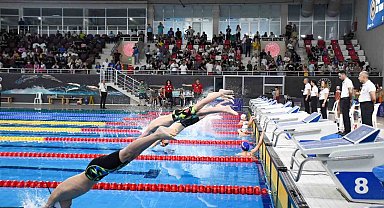 Balıkesir'de, Yüzme Ulusal Gelişim Ligi başladı