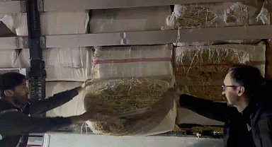 Balyaların arasından binlerce kaçak sigara çıktı