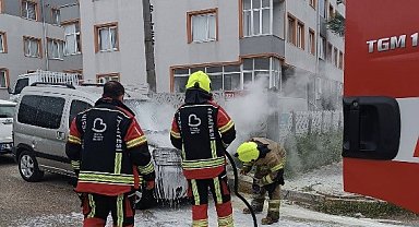 Bandırma'da araç yangını korkuttu