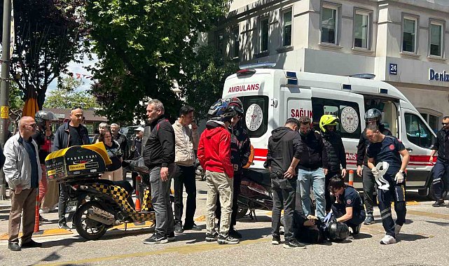 Bandırma'da motosikletli kurye kazada yaralandı