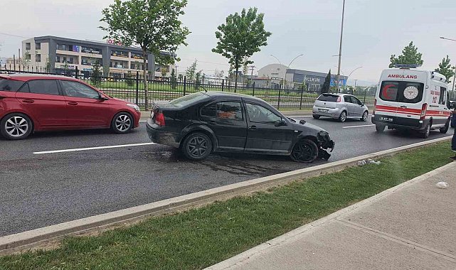 Bariyere çarptı yaralandı