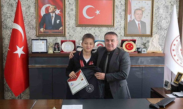 Başarılı genç sporcuyu makamında ağırladı