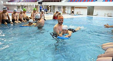 Başkan Altay: "6 ilçede 11 bin 500 üçüncü sınıf öğrencisine yüzme öğretiyoruz"