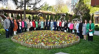 Başkan Büyükkılıç, kadın muhtarların Anneler Gününü kutladı