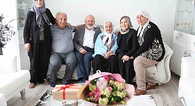 Başkan Çolakbayrakdar'dan 109 yaşındaki Şemşi Nine'ye Anneler Günü sürprizi