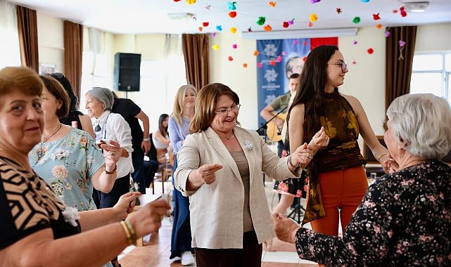 Başkan Gençay: "Annelerimizin yüzü hep gülsün"