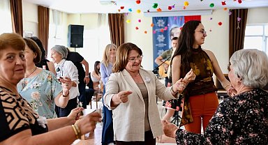 Başkan Gençay: "Annelerimizin yüzü hep gülsün"