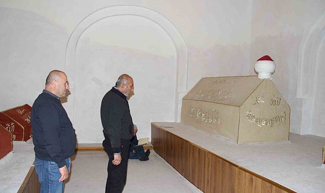 Batı Karadeniz'in fatihi Emir Karatekin Bey'in kabri asırlardır ziyaretçilerini ağırlıyor