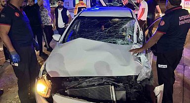 Batman'da otomobil tırla çarpıştı: 3 yaralı