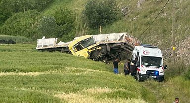 Batman'da tır şarampole yuvarlandı: 2 ağır yaralı