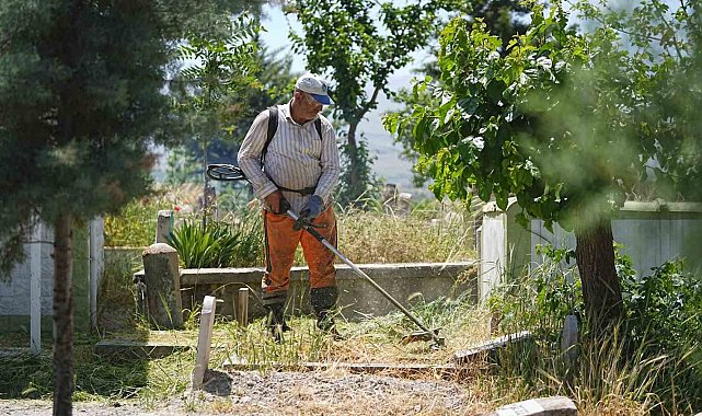 Battalgazi Belediyesi'nden mezarlıklarda bayram temizliği