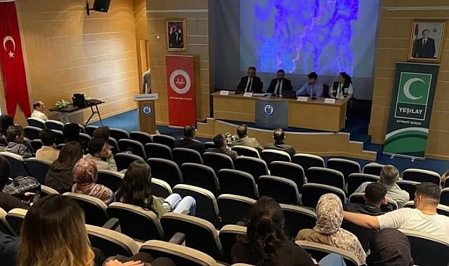 Bayburt'ta bağımlılıkla mücadele konulu panel düzenlendi