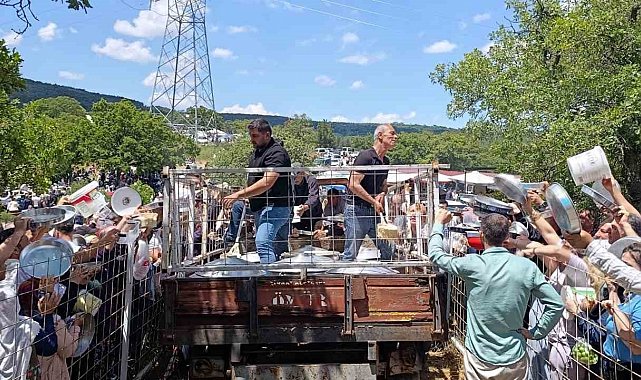 Bayramiç'te 20 bin kişinin katılımı ile "Garipçe köy hayrı" yapıldı
