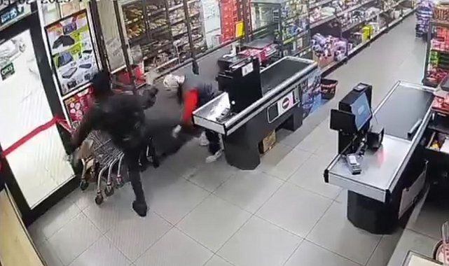 Bayrampaşa'da BİM markette bir kişi, kasiyeri böyle darp etti