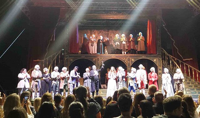 Bedia Muvahhit 'En İyi Dış Yapım Ödülü' Amadeus'un
