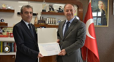 Bedir'den Çakmur'a teşekkür sertifikası