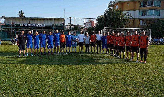 Belediye personeli ile muhtarlar dostluk maçında buluştu