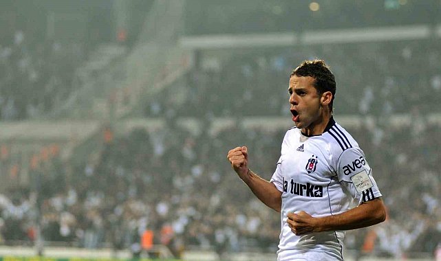 Beşiktaş'ın eski golcüsü Bobo'dan, Fenerbahçe derbisi yorumu