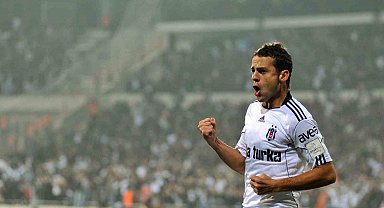 Beşiktaş'ın eski golcüsü Bobo'dan, Fenerbahçe derbisi yorumu