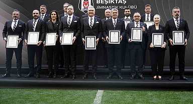 Beşiktaş'ta Başkan Serdal Adalı ve yönetimi, mazbatalarını aldı