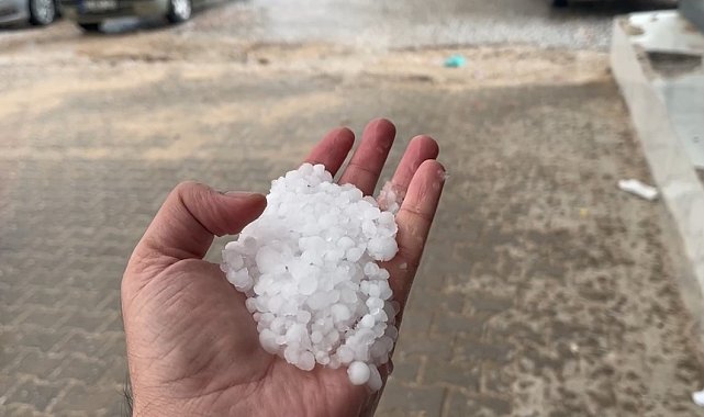 Besni'de fındık büyüklüğünde dolu yağdı