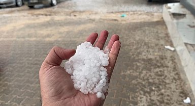 Besni'de fındık büyüklüğünde dolu yağdı