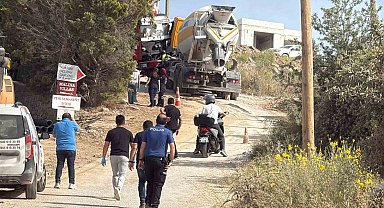 Beton mikseri ile kayan kamyonetin arasında kalan sürücü hayatını kaybetti