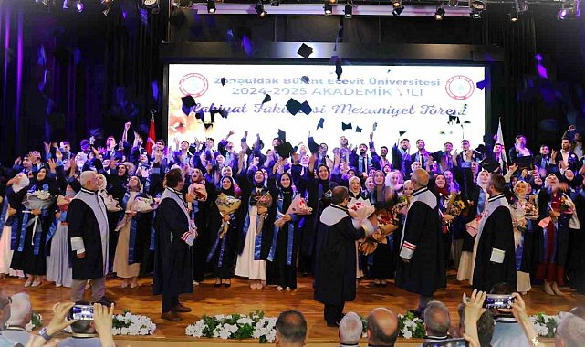 BEUN İlahiyat Fakültesi 2024-2025 akademik yılı mezunlarını geleceğe uğurladı