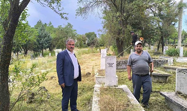 Beyağaç Belediyesi mezarlıkları bayrama hazırlıyor