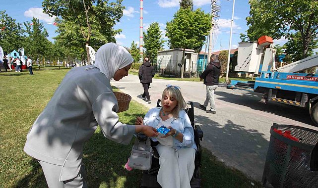 Beyaz Kalpler öğrencilerinden örnek davranış