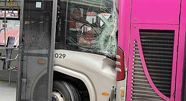 Beylikdüzü'nde metrobüs kazası: 1 kişi hayatını kaybetti, 20 kişi yaralandı