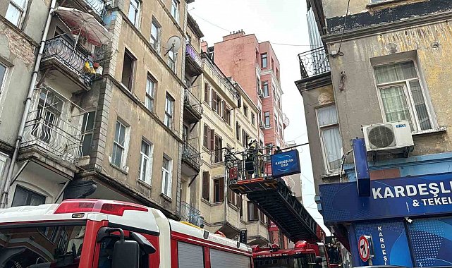 Beyoğlu'nda korkutan baca yangını