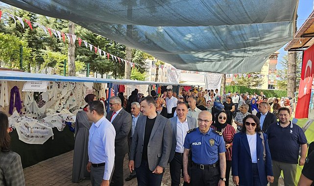 Beyşehir'de kursiyerler el emeği göz nuru eserlerini sergiledi