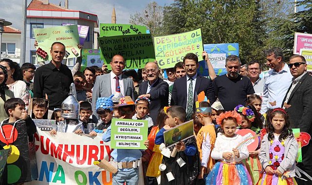 Beyşehir'de öğrenciler temiz çevre için yürüdü
