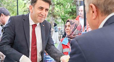 Bilecik Valisi Şefik Aygöl'den geleneksel Cuma pilavı ikramı