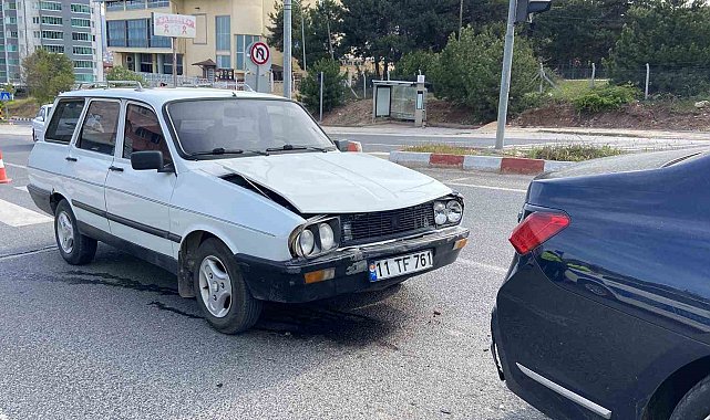 Bilecik'te iki otomobil çarpıştı: 1 yaralı