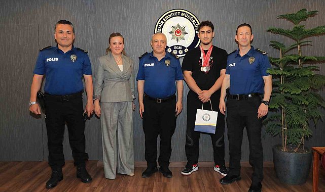 Bilek güreşi ikincisi Taha, emniyet teşkilatını da gururlandırdı