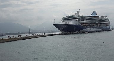 Bin 795 yolcu ve 729 mürettebatı bulunan kruvaziyer Alanya Limanı'na demir attı