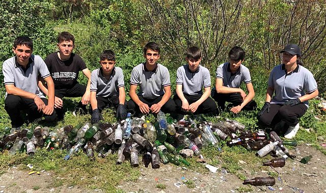 Bir avuç genç, bir dağ çöp