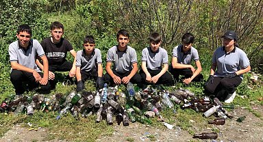 Bir avuç genç, bir dağ çöp