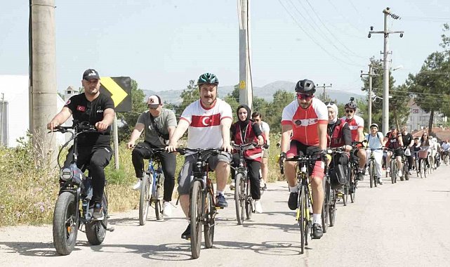 Bisiklet tutkunları doğa ve çevre için pedal çevirdi