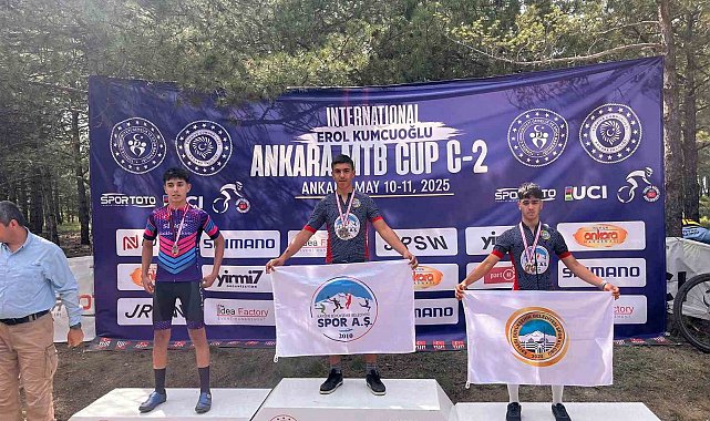 Bisiklette Kayseri'ye iki madalya