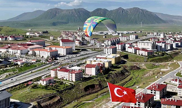 Bitlis semalarında yamaç paraşütü heyecanı yaşandı