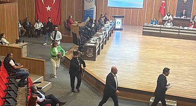 Bodrum'da meclis üyeleri kendilerine söz verilmediğini idda ederek salonu terk etti