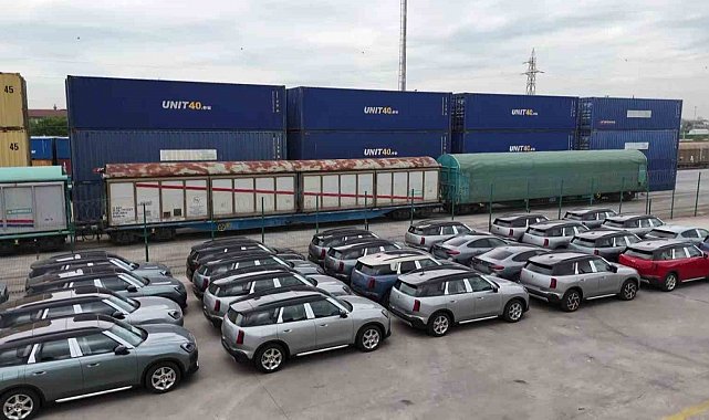 Boğazı trenle geçti: Araç sevkiyatı Köseköy'e ulaştı