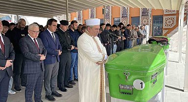 Boğazları kesilerek öldürülen abi kardeş toprağa verildi