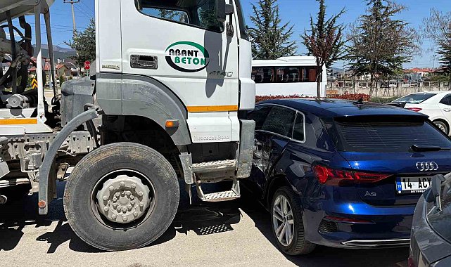 Bolu'da beton mikseri ile otomobil çarpıştı: 1 yaralı